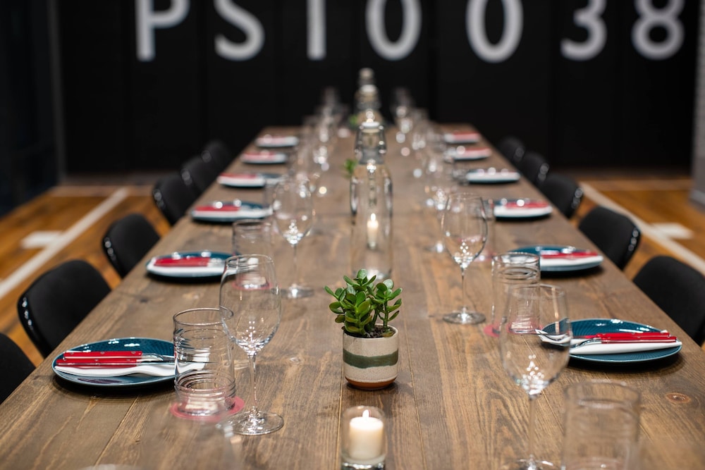 Moxy NYC Downtown — Restaurant & bars in New York City, New York State