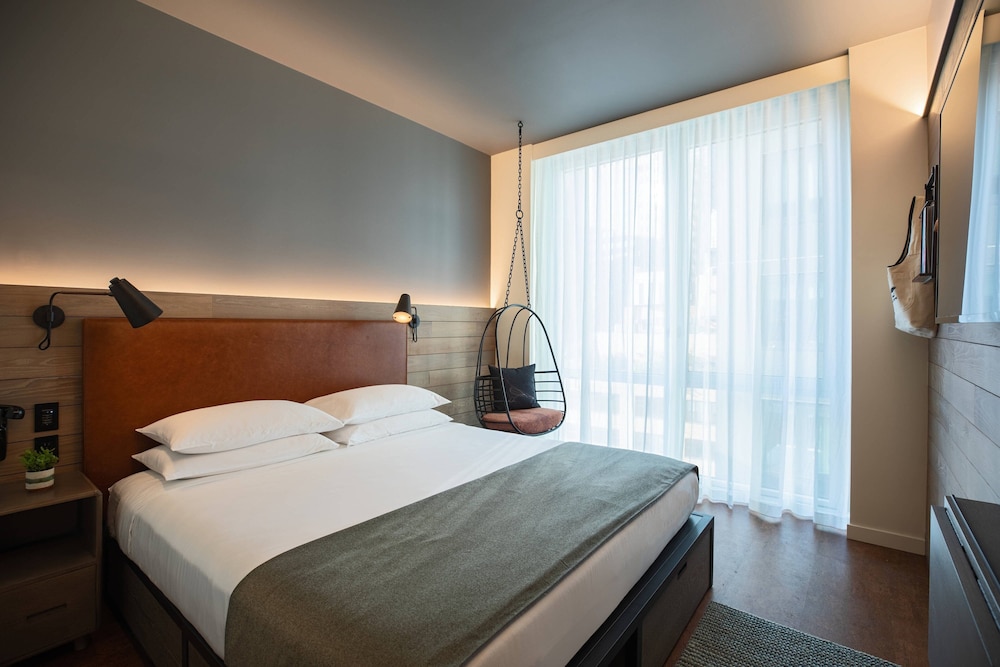 Moxy NYC Downtown — Hotel rooms in New York City, New York State