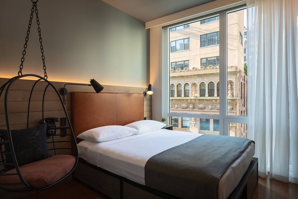Moxy NYC Downtown — Hotel rooms in New York City, New York State