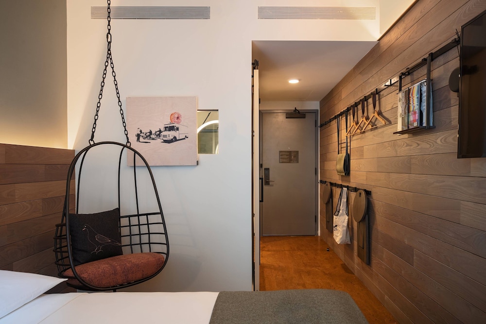 Moxy NYC Downtown — Hotel rooms in New York City, New York State