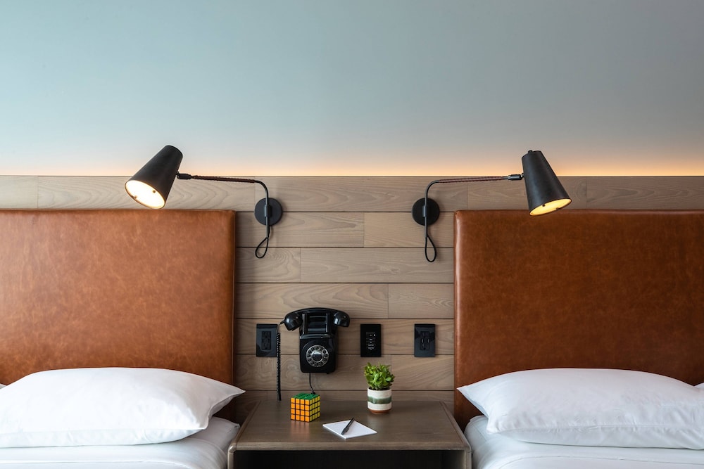 Moxy NYC Downtown — Hotel rooms in New York City, New York State