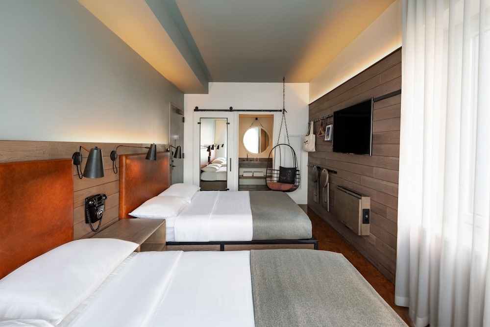 Moxy NYC Downtown — Hotel rooms in New York City, New York State