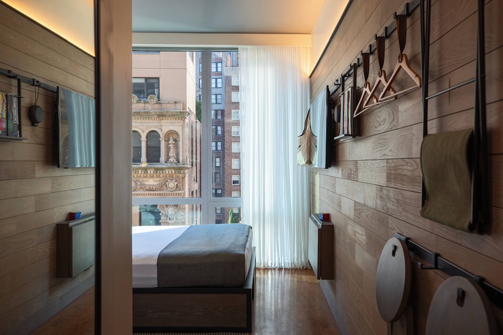 Moxy NYC Downtown — Hotel rooms in New York City, New York State