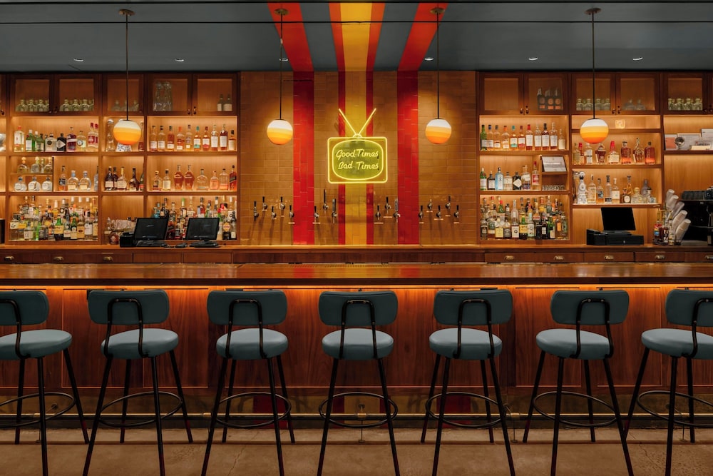 Moxy NYC Downtown — Restaurant & bars in New York City, New York State