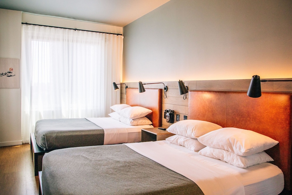 Moxy NYC Downtown — Hotel rooms in New York City, New York State