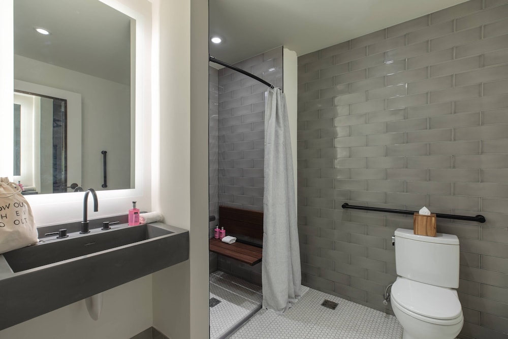 Moxy NYC Downtown — Hotel rooms in New York City, New York State