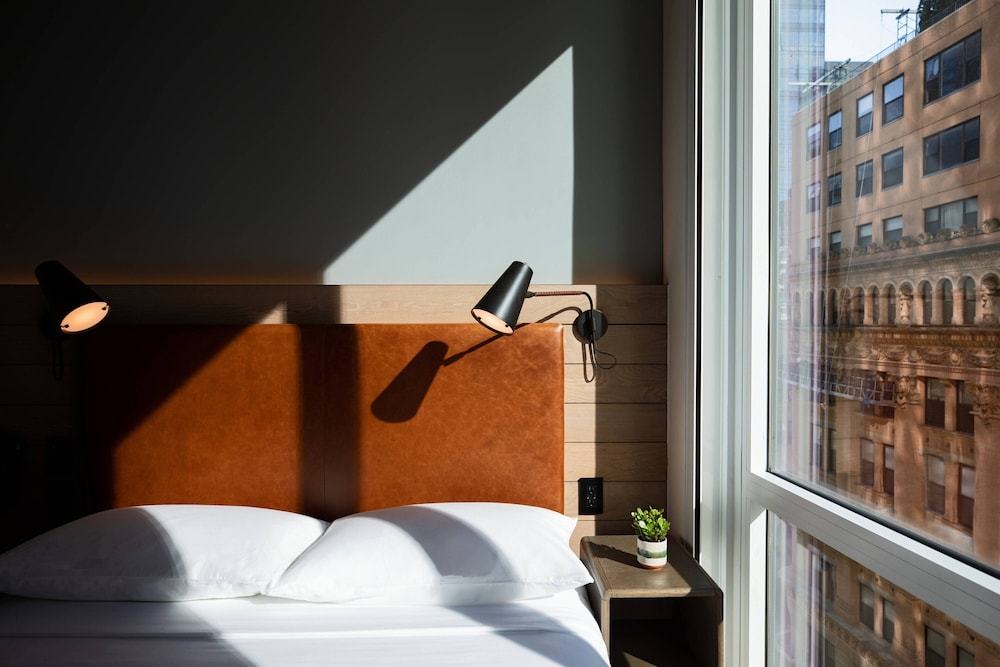 Moxy NYC Downtown — Hotel rooms in New York City, New York State