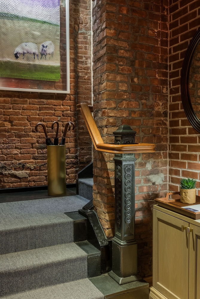 Merrion Row Hotel and Public House — Hotel building in New York City, New York State