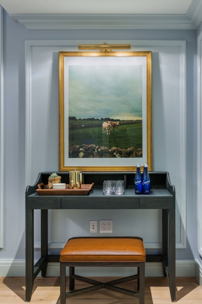 Merrion Row Hotel and Public House — Hotel rooms in New York City, New York State