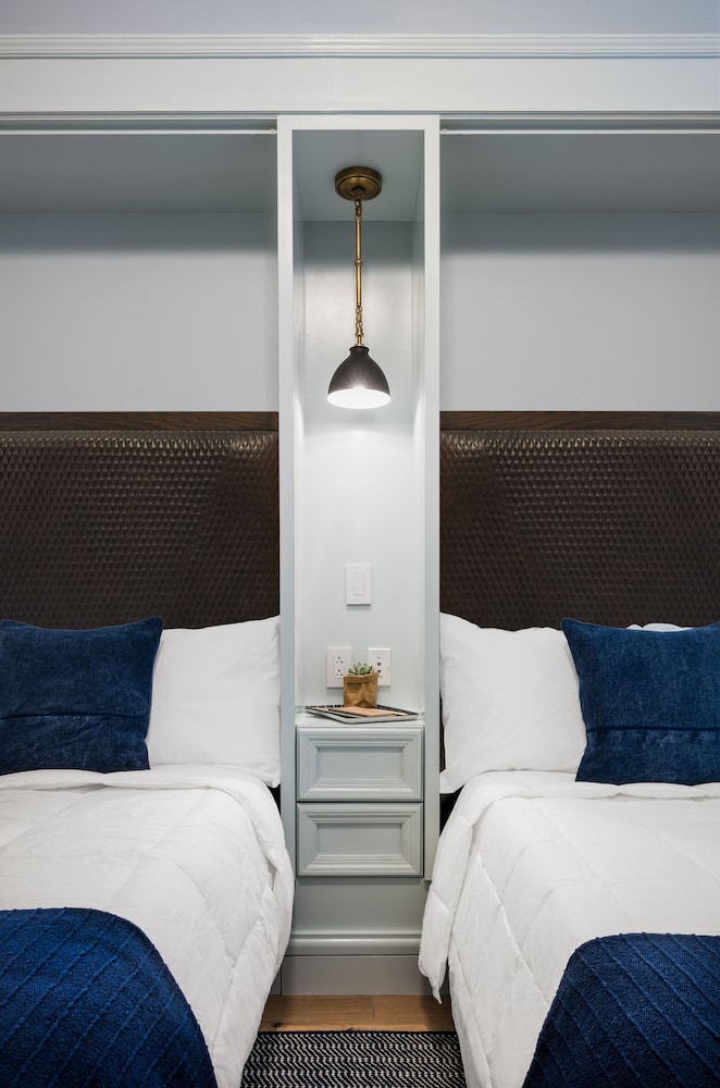 Merrion Row Hotel and Public House — Hotel rooms in New York City, New York State