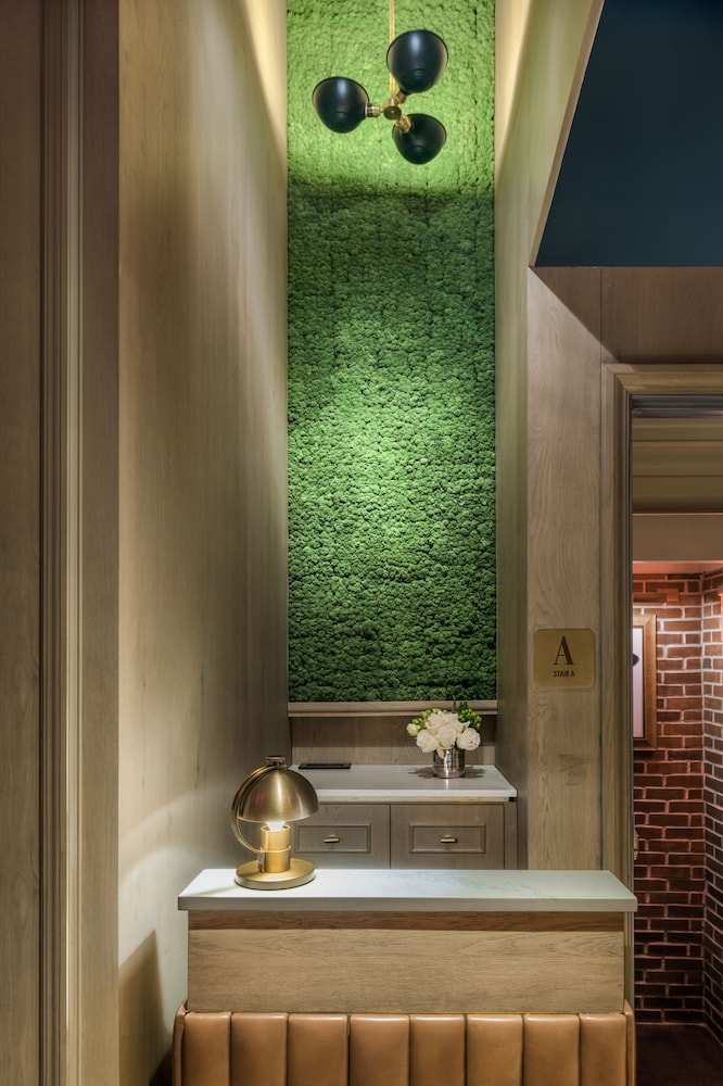 Merrion Row Hotel and Public House — Hotel building in New York City, New York State