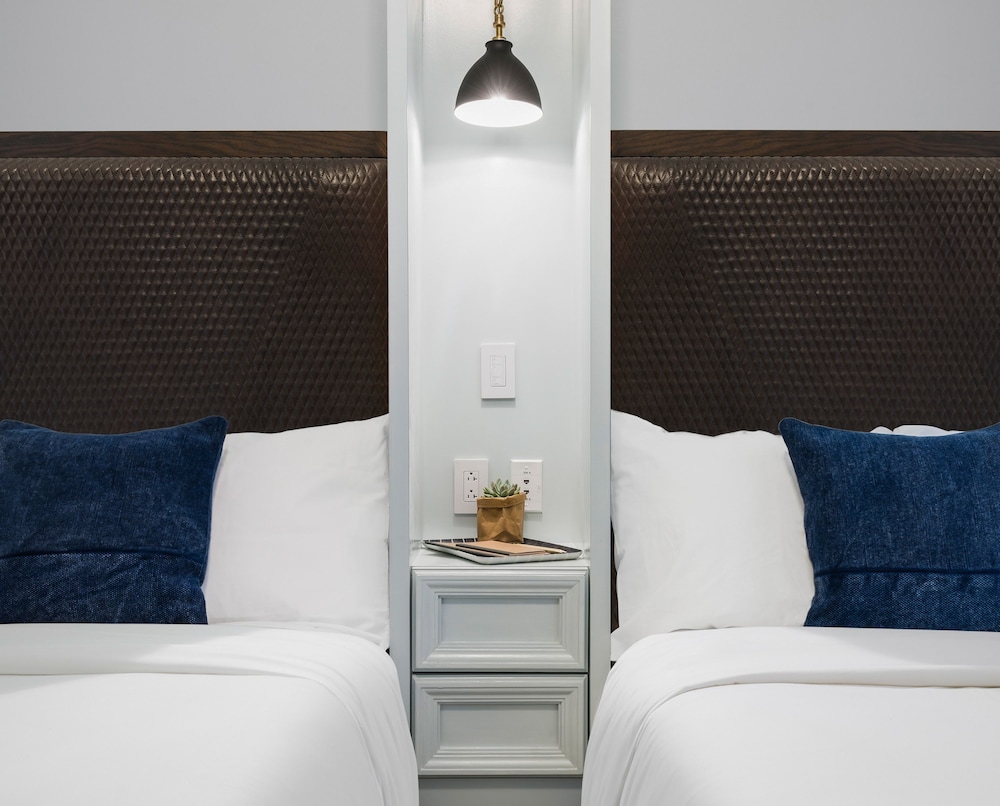 Merrion Row Hotel and Public House — Hotel rooms in New York City, New York State