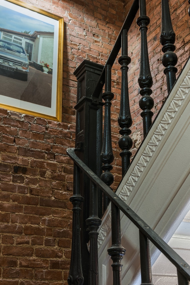 Merrion Row Hotel and Public House — Hotel building in New York City, New York State