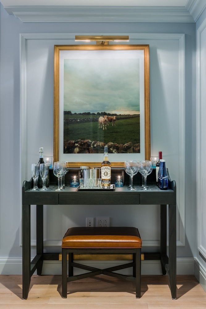Merrion Row Hotel and Public House — Restaurant & bars in New York City, New York State