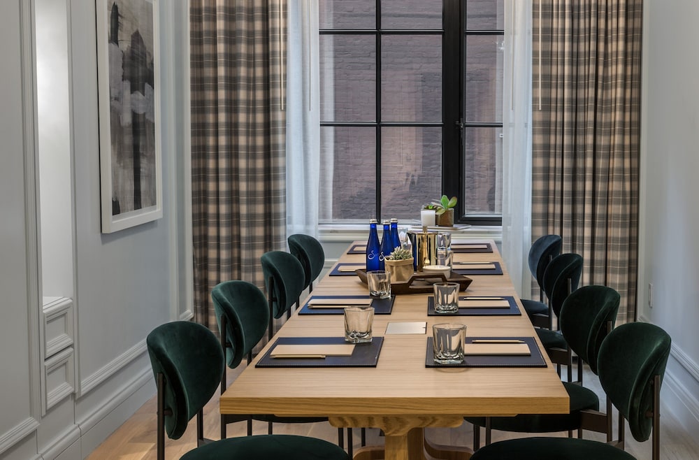 Merrion Row Hotel and Public House — Restaurant & bars in New York City, New York State