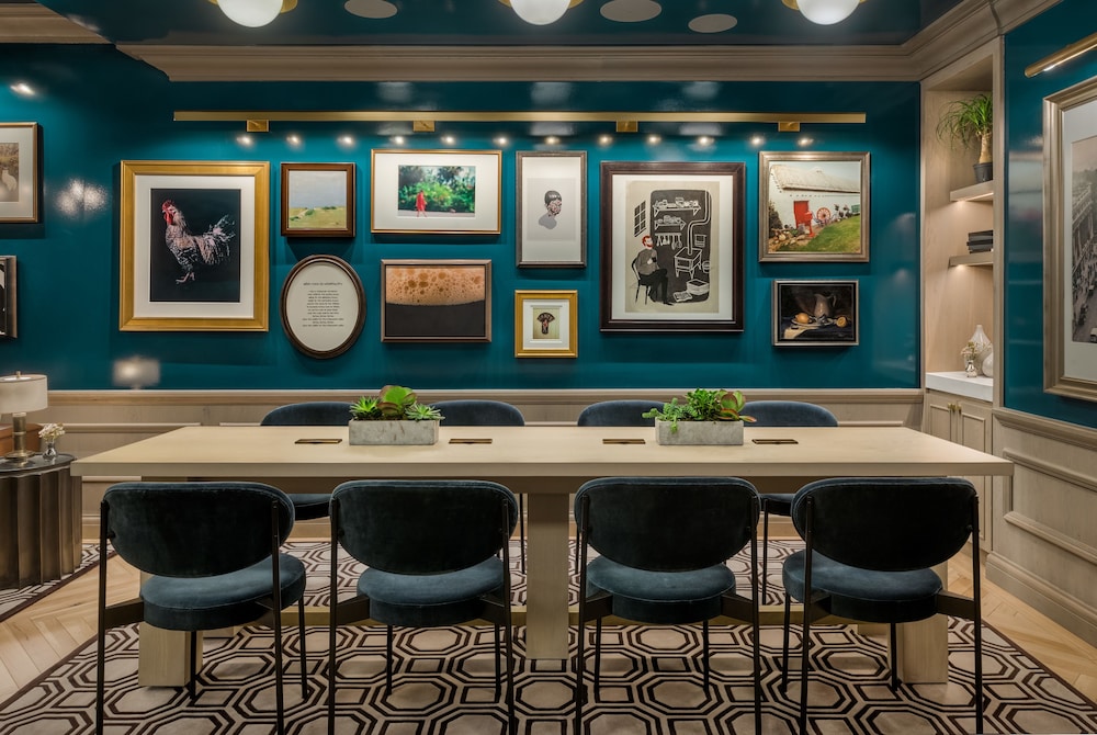 Merrion Row Hotel and Public House — Restaurant & bars in New York City, New York State