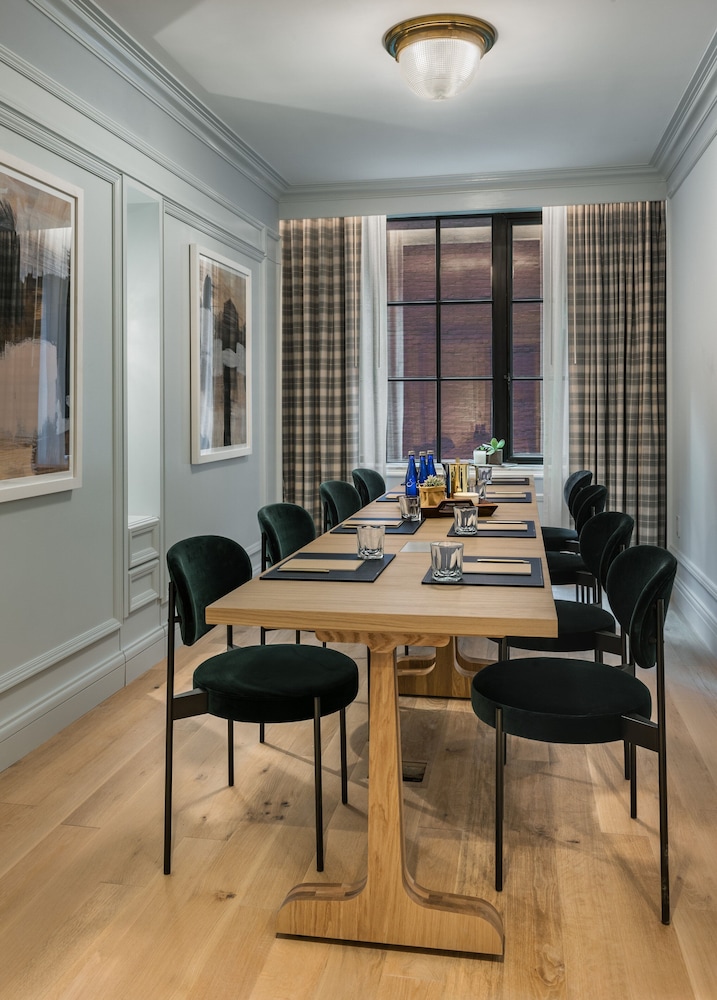 Merrion Row Hotel and Public House — Restaurant & bars in New York City, New York State