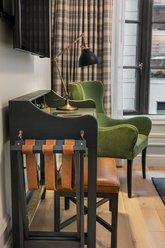 Merrion Row Hotel and Public House — Hotel rooms in New York City, New York State