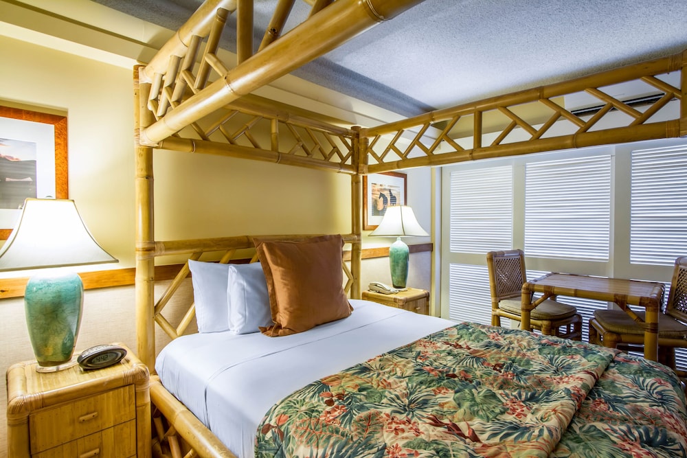 The Equus — Hotel rooms in Honolulu, Hawaii