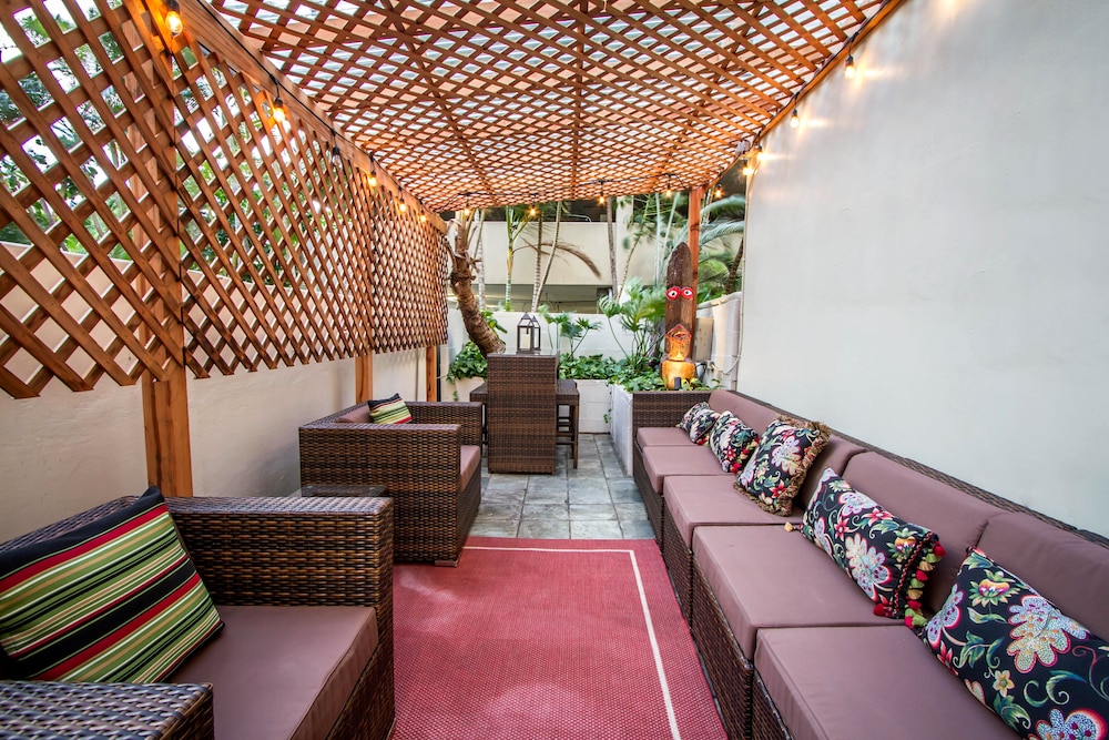 The Equus — Hotel rooms in Honolulu, Hawaii