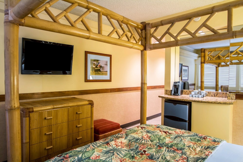 The Equus — Hotel rooms in Honolulu, Hawaii