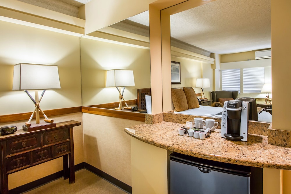 The Equus — Hotel rooms in Honolulu, Hawaii