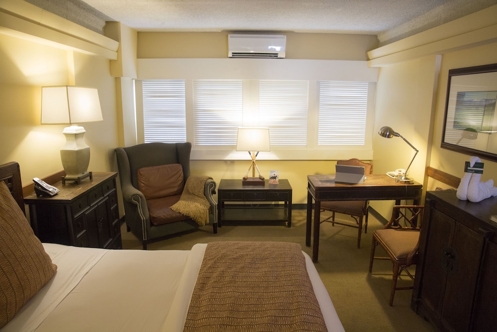The Equus — Hotel rooms in Honolulu, Hawaii