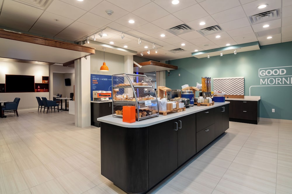 Holiday Inn Express & Suites Orlando - Lake Buena Vista by IHG — Restaurant & bars in Orlando, Florida