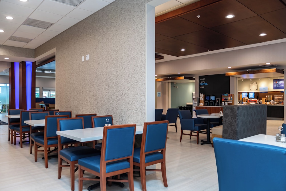 Holiday Inn Express & Suites Orlando - Lake Buena Vista by IHG — Restaurant & bars in Orlando, Florida