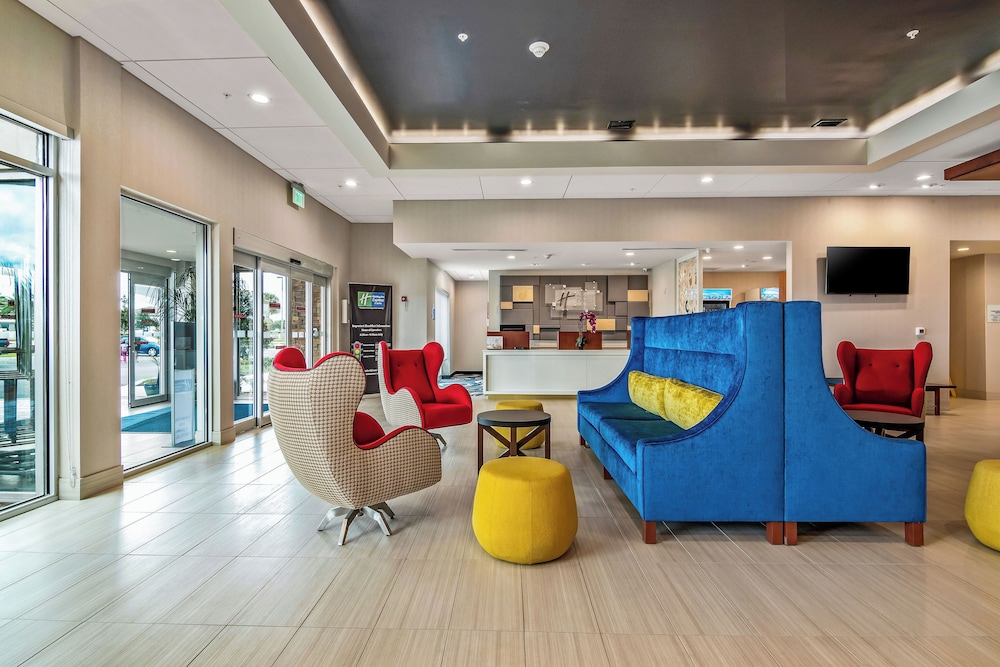 Holiday Inn Express & Suites Orlando - Lake Buena Vista by IHG — Hotel building in Orlando, Florida