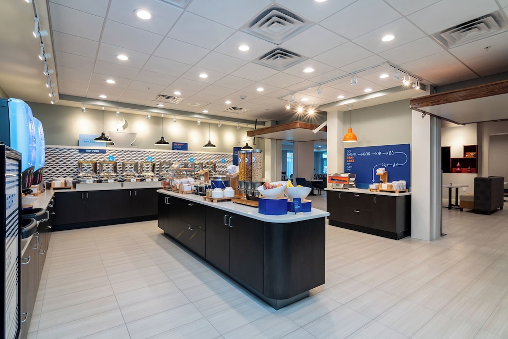Holiday Inn Express & Suites Orlando - Lake Buena Vista by IHG — Restaurant & bars in Orlando, Florida