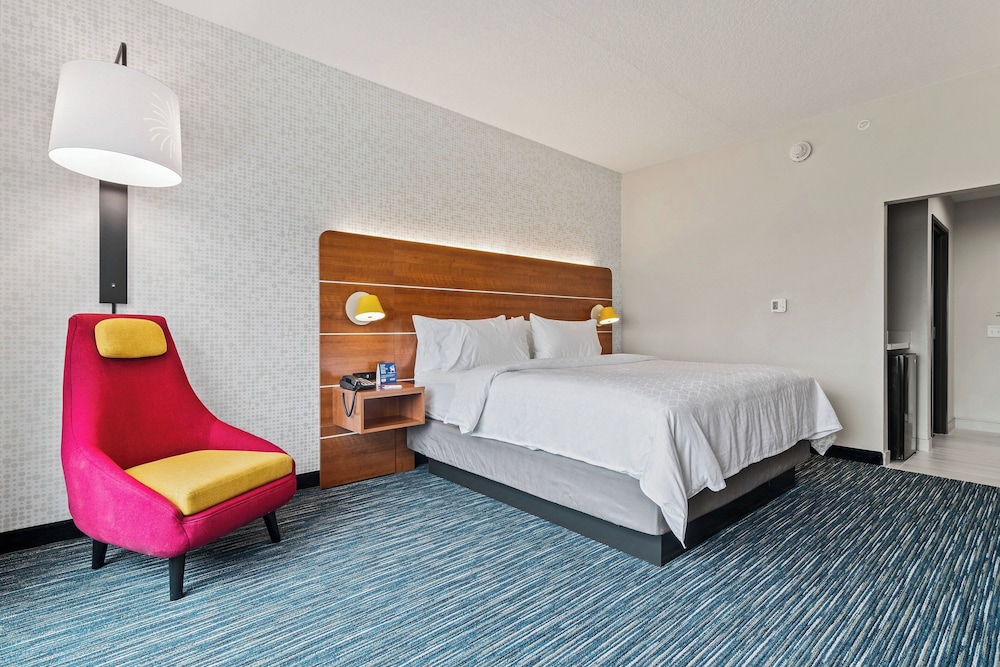Holiday Inn Express & Suites Orlando - Lake Buena Vista by IHG — Hotel rooms in Orlando, Florida