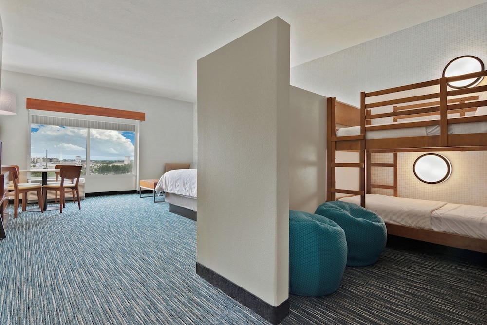 Holiday Inn Express & Suites Orlando - Lake Buena Vista by IHG — Hotel rooms in Orlando, Florida