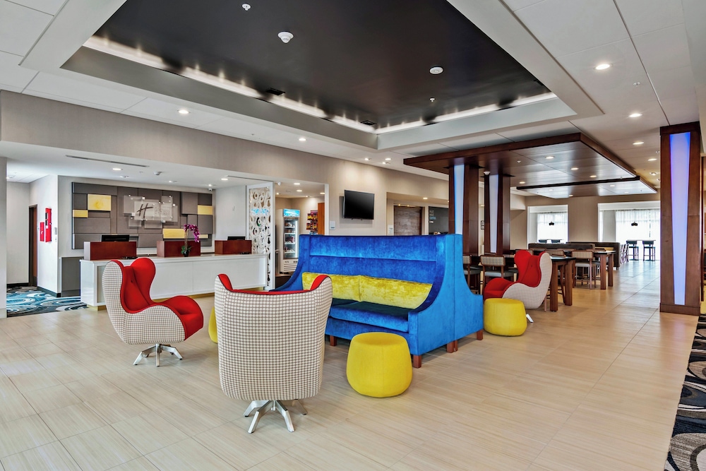 Holiday Inn Express & Suites Orlando - Lake Buena Vista by IHG — Hotel building in Orlando, Florida