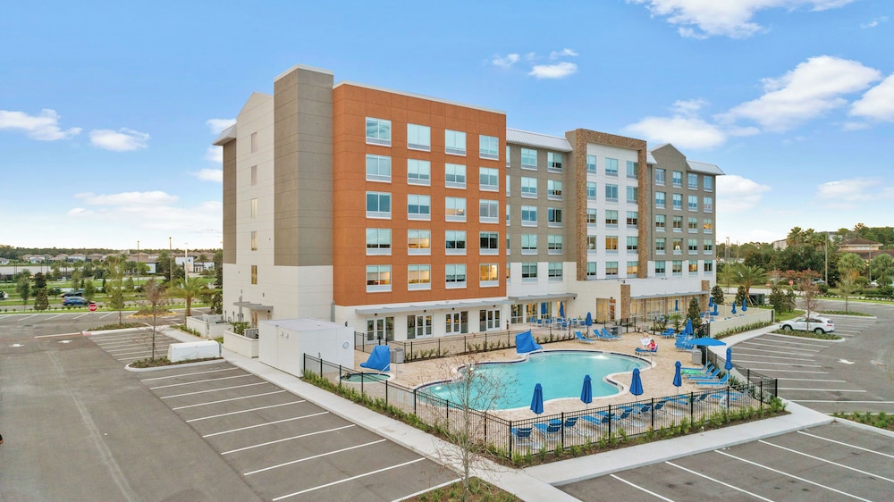 Holiday Inn Express & Suites Orlando - Lake Buena Vista by IHG — Hotel building in Orlando, Florida