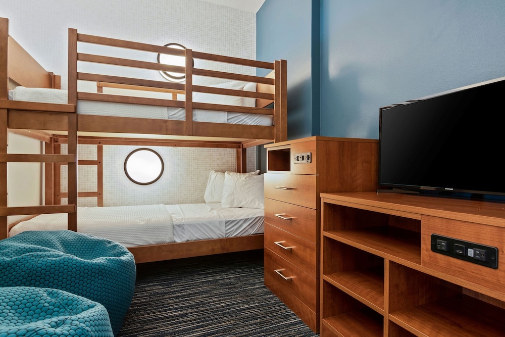 Holiday Inn Express & Suites Orlando - Lake Buena Vista by IHG — Hotel rooms in Orlando, Florida