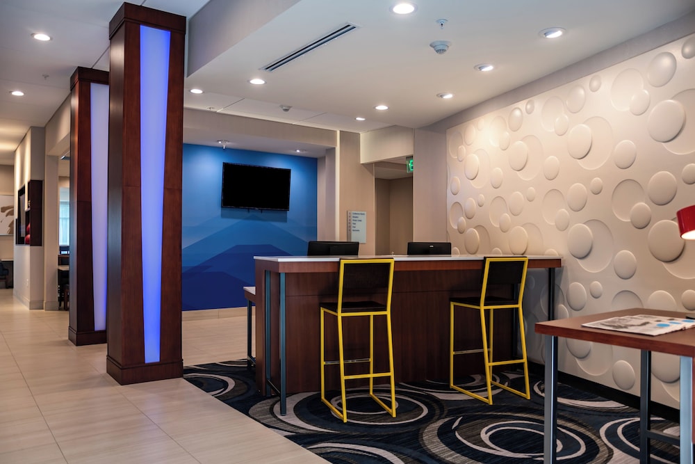 Holiday Inn Express & Suites Orlando - Lake Buena Vista by IHG — Restaurant & bars in Orlando, Florida