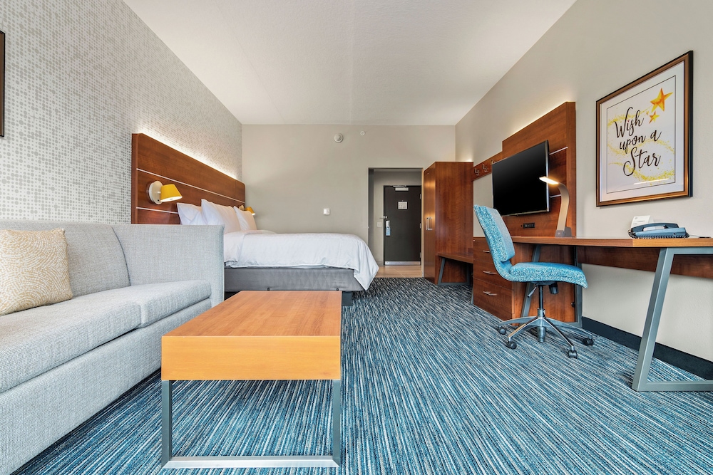 Holiday Inn Express & Suites Orlando - Lake Buena Vista by IHG — Hotel rooms in Orlando, Florida