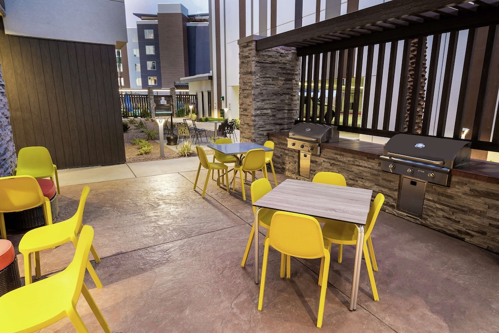 Home2 Suites by Hilton Las Vegas Stadium District — Hotel building in Las Vegas, Nevada