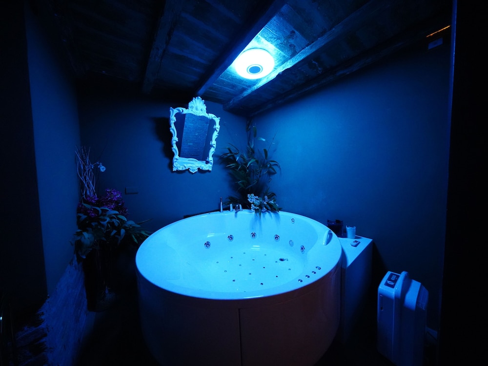 Nerva Accommodation Cavour — Spa in Rome, Lazio