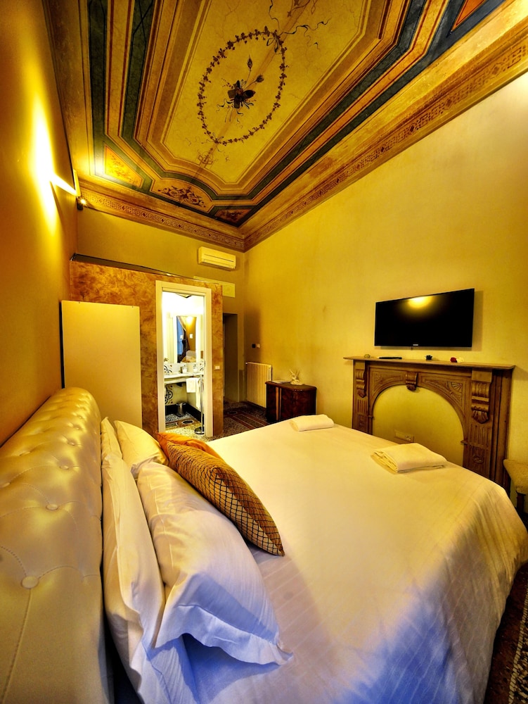 Nerva Accommodation Cavour — Hotel rooms in Rome, Lazio
