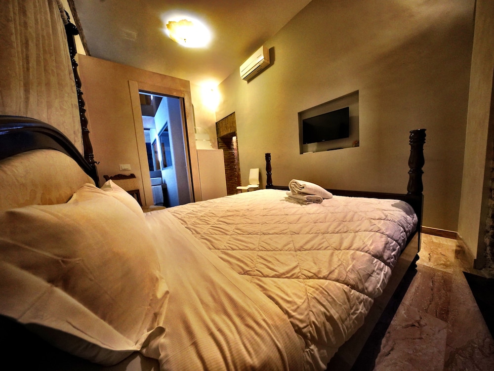 Nerva Accommodation Cavour — Hotel rooms in Rome, Lazio
