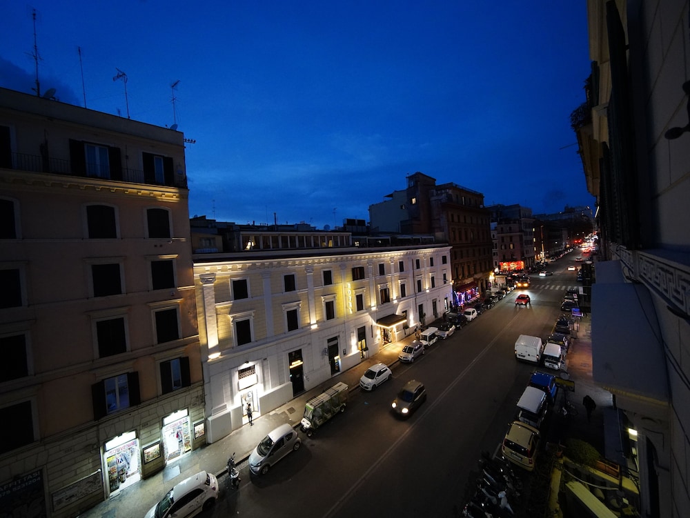 Nerva Accommodation Cavour — Hotel building in Rome, Lazio