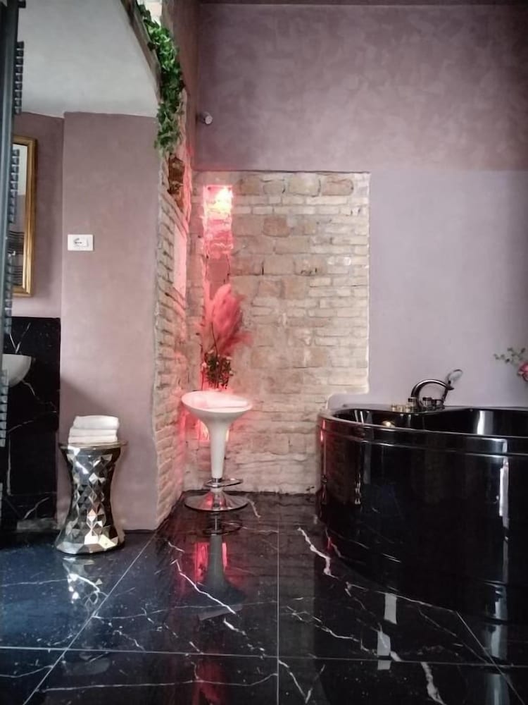 Nerva Accommodation Cavour — Spa in Rome, Lazio