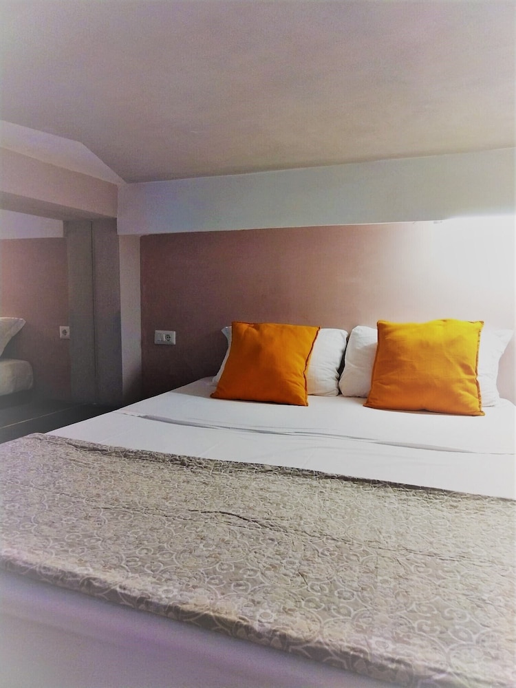 Nerva Accommodation Cavour — Hotel rooms in Rome, Lazio