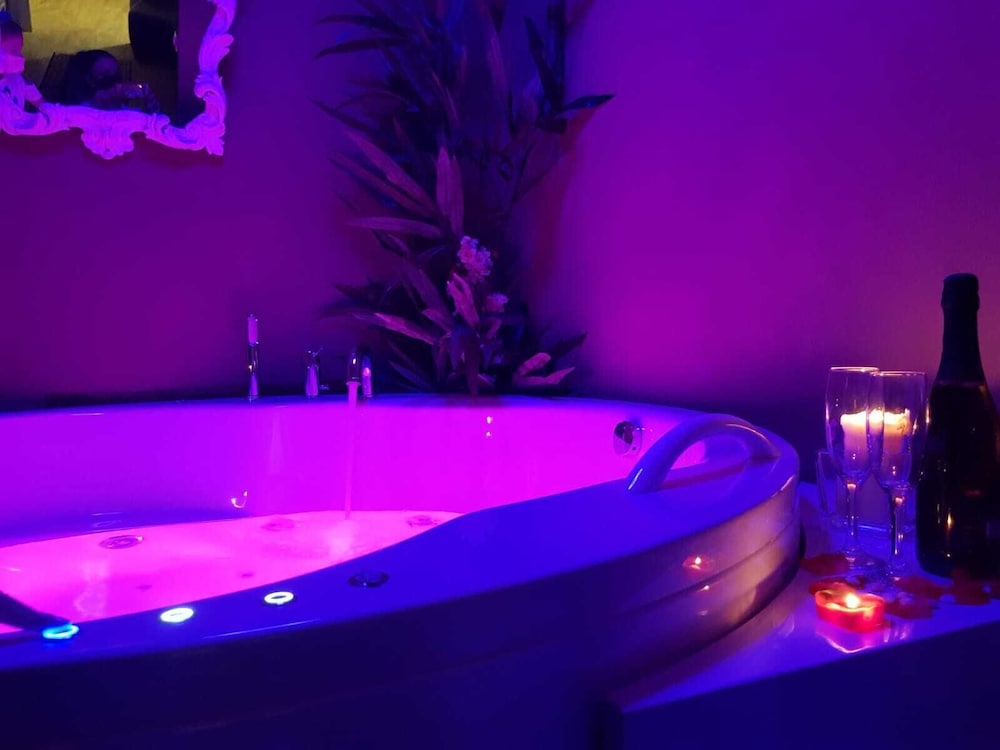 Nerva Accommodation Cavour — Spa in Rome, Lazio