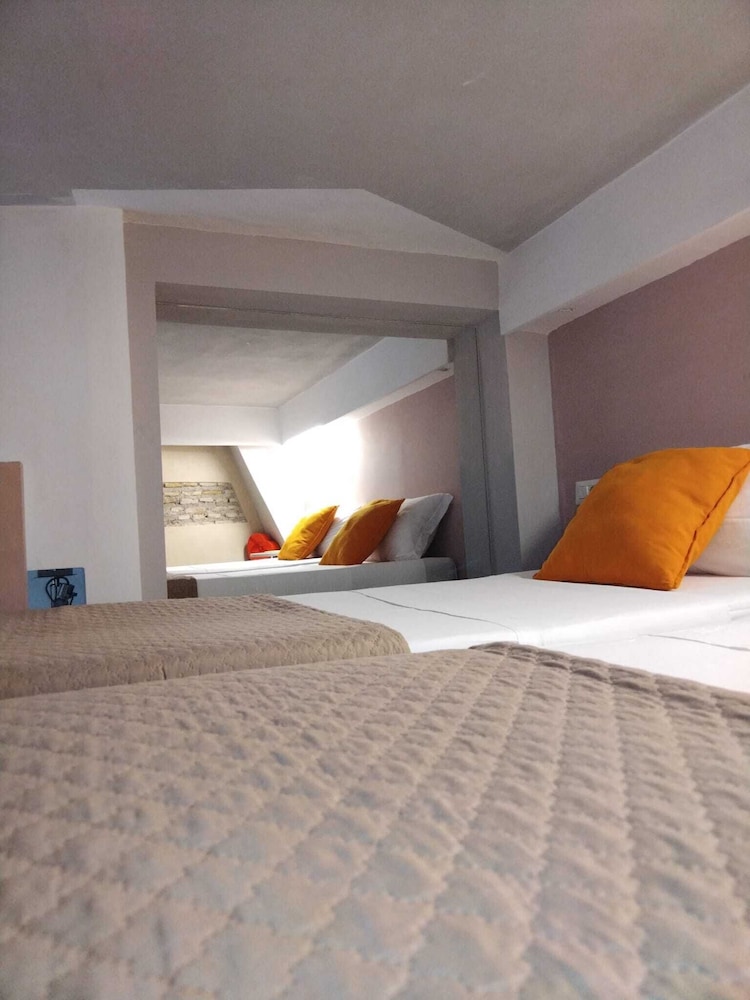 Nerva Accommodation Cavour — Hotel rooms in Rome, Lazio