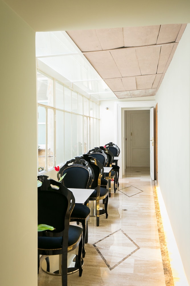 Nerva Accommodation Cavour — Restaurant & bars in Rome, Lazio