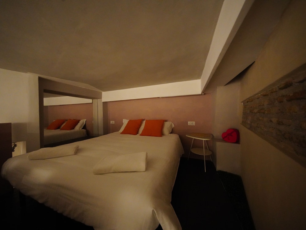 Nerva Accommodation Cavour — Hotel rooms in Rome, Lazio
