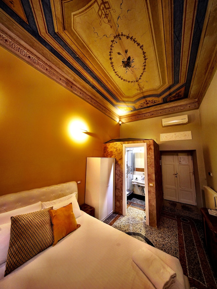 Nerva Accommodation Cavour — Hotel rooms in Rome, Lazio